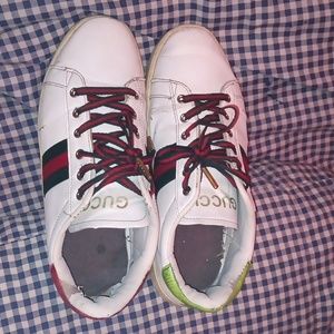 A pair of Gucci shoes size 10 White green and red